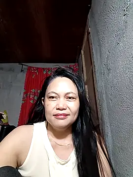 Snapshot of Everleigh_mom chatting on December 16, 2025, 7:51 pm Everleigh mom online show from December 16, 2025, 7:51 pm