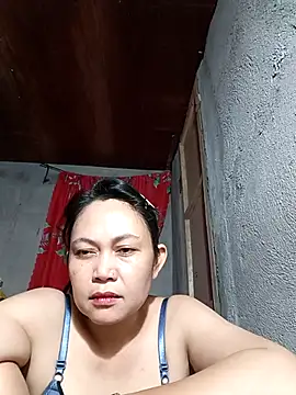 Snapshot of Everleigh_mom chatting on December 15, 2025, 10:43 am Everleigh mom online show from December 15, 2025, 10:43 am