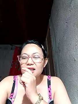 Snapshot of Everleigh_mom chatting on January 9, 2026, 12:01 pm Everleigh mom online show from January 9, 2026, 12:01 pm