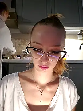 Snapshot of MoonedByEva chatting on October 5, 2025, 7:48 pm MoonedByEva online show from October 5, 2025, 7:48 pm