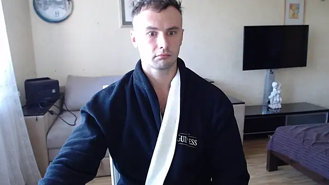 Snapshot of muscle_uncut chatting on October 15, 2025, 8:11 am muscle uncut online show from October 15, 2025, 8:11 am