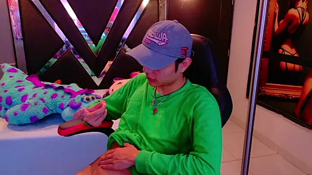 Snapshot of alandelrey57 chatting on February 3, 2026, 6:40 am alandelrey57 online show from February 3, 2026, 6:40 am