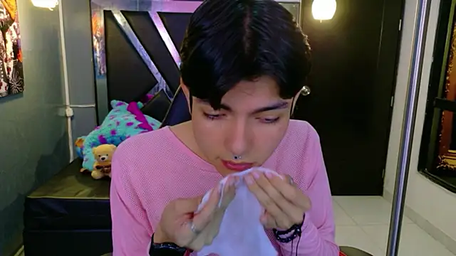 alandelrey57 online show from January 7, 2026, 3:11 am