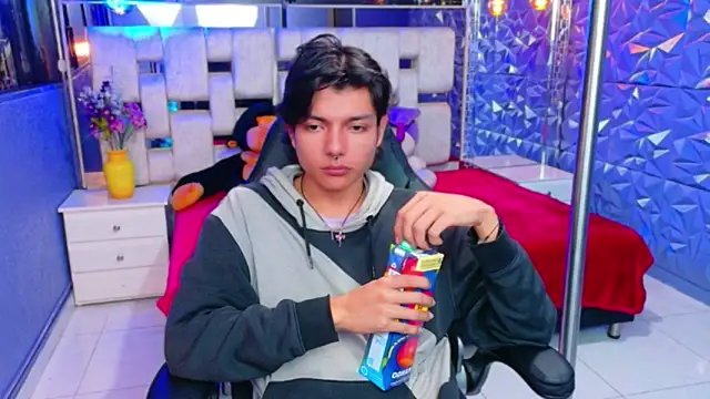 alandelrey57 online show from March 31, 2026, 2:24 am