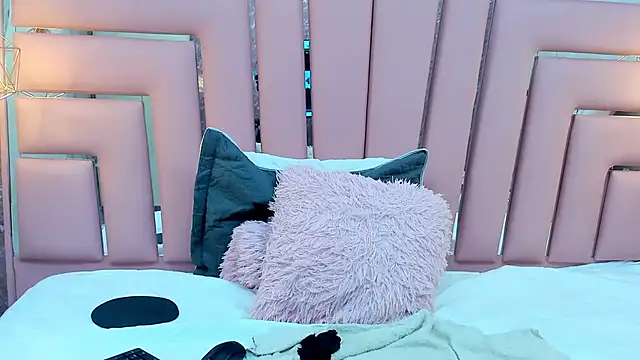 ALYANNA HOT  online show from November 9, 2025, 12:53 pm