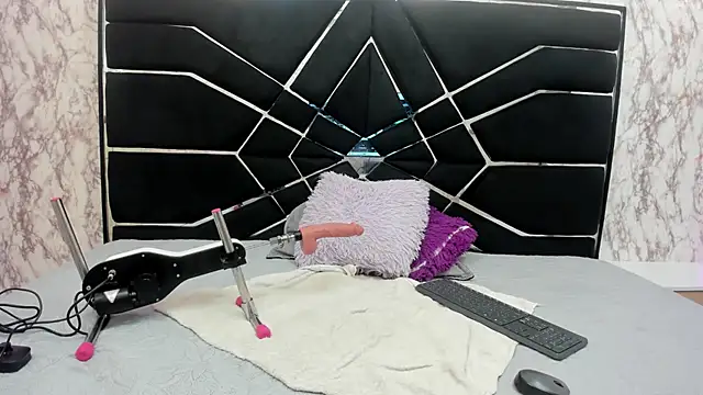 ALYANNA HOT  online show from October 24, 2025, 12:59 pm