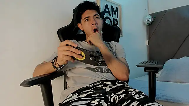 andrew colleman online show from February 7, 2026, 11:35 pm