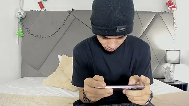 andrew colleman online show from November 21, 2025, 4:22 am