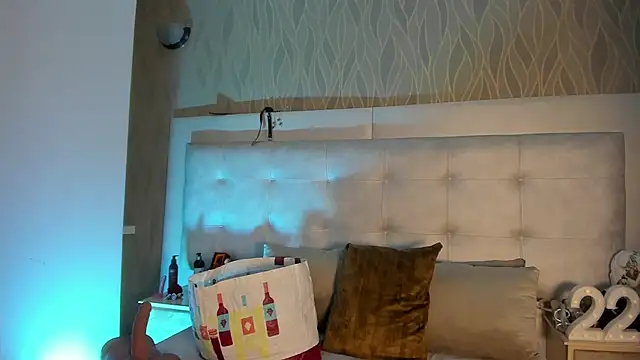 AbbyBeck online show from October 23, 2025, 12:15 pm