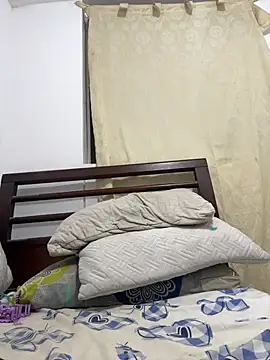 Snapshot of Valen1800 chatting on February 25, 2026, 1:39 am Valen1800 online show from February 25, 2026, 1:39 am