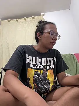 Snapshot of Valen1800 chatting on February 10, 2026, 1:15 am Valen1800 online show from February 10, 2026, 1:15 am