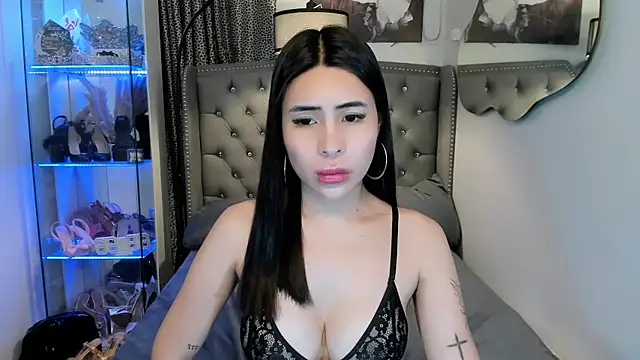 Snapshot of Claudia_empress chatting on October 23, 2025, 4:49 pm Claudia empress online show from October 23, 2025, 4:49 pm