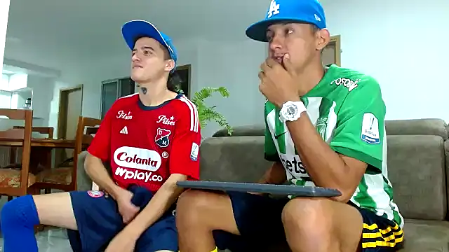 Snapshot of skinny23cm chatting on March 7, 2025, 9:29 am skinny23cm online show from March 7, 2025, 9:29 am