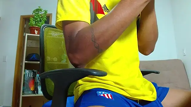 Snapshot of skinny23cm chatting on October 8, 2025, 12:39 pm skinny23cm online show from October 8, 2025, 12:39 pm