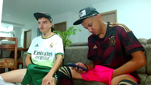 Snapshot of skinny23cm chatting on February 14, 2025, 9:24 am skinny23cm online show from February 14, 2025, 9:24 am