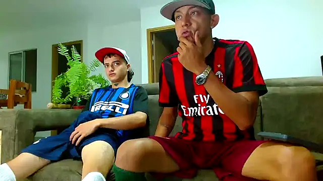 Snapshot of skinny23cm chatting on December 19, 2024, 9:40 am skinny23cm online show from December 19, 2024, 9:40 am