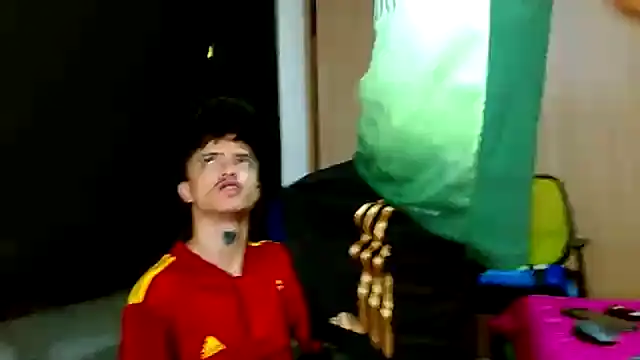 Snapshot of skinny23cm chatting on January 16, 2025, 10:32 am skinny23cm online show from January 16, 2025, 10:32 am