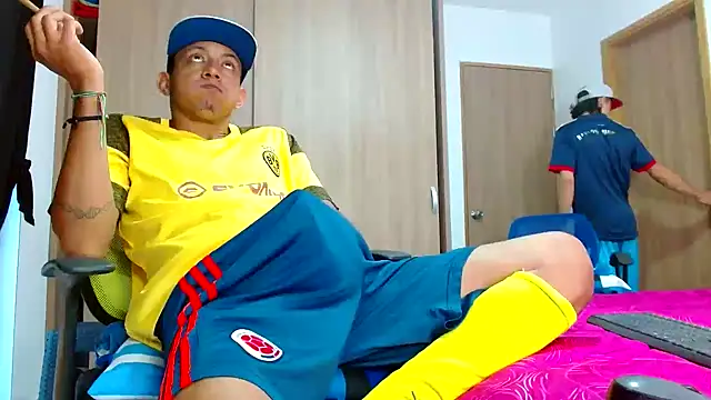 Snapshot of skinny23cm chatting on December 27, 2024, 11:28 am skinny23cm online show from December 27, 2024, 11:28 am