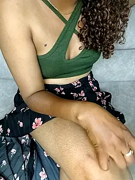 Snapshot of Tamilpallavi chatting on March 19, 2026, 1:44 pm Tamilpallavi online show from March 19, 2026, 1:44 pm