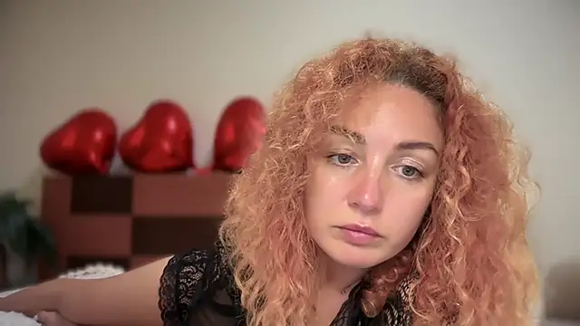 Snapshot of Reddgiirl chatting on March 21, 2026, 8:35 pm Reddgiirl online show from March 21, 2026, 8:35 pm