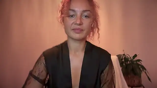 Reddgiirl online show from October 25, 2025, 5:39 am