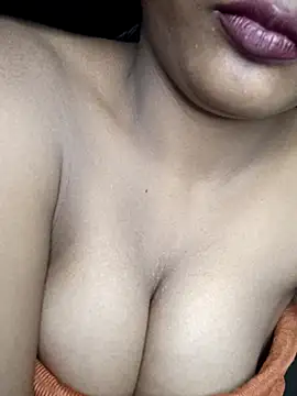 Snapshot of Mona_Lucky chatting on December 20, 2025, 8:33 pm Mona Lucky online show from December 20, 2025, 8:33 pm