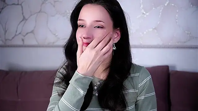 FalineBeacher online show from December 15, 2025, 2:12 pm