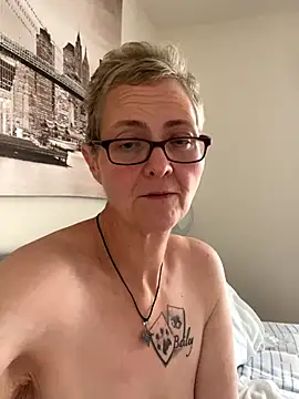 Curvy-Jinx online show from November 5, 2025, 9:34 am