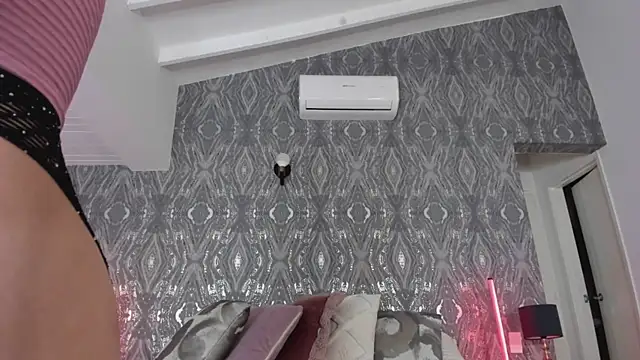 MartinaRizzi online show from February 25, 2026, 8:30 pm