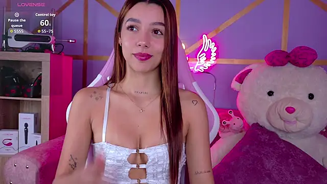 Chloegi   online show from November 12, 2025, 3:27 pm