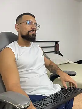 Snapshot of vincentjaxon chatting on March 6, 2026, 5:41 pm vincentjaxon online show from March 6, 2026, 5:41 pm