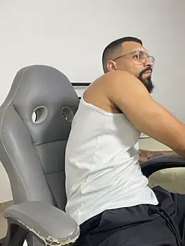 Snapshot of vincentjaxon chatting on March 5, 2026, 6:15 pm vincentjaxon online show from March 5, 2026, 6:15 pm