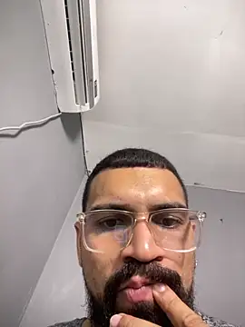 Snapshot of vincentjaxon chatting on March 31, 2026, 5:15 pm vincentjaxon online show from March 31, 2026, 5:15 pm