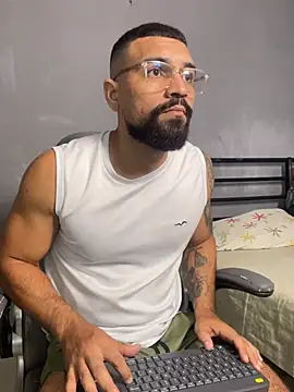 Snapshot of vincentjaxon chatting on April 10, 2026, 6:04 pm vincentjaxon online show from April 10, 2026, 6:04 pm