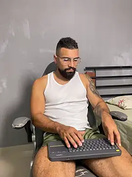 Snapshot of vincentjaxon chatting on April 11, 2026, 6:44 pm vincentjaxon online show from April 11, 2026, 6:44 pm