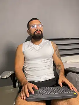 Snapshot of vincentjaxon chatting on March 25, 2026, 12:15 pm vincentjaxon online show from March 25, 2026, 12:15 pm