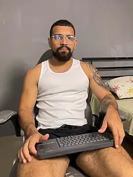 Snapshot of vincentjaxon chatting on April 1, 2026, 5:10 pm vincentjaxon online show from April 1, 2026, 5:10 pm