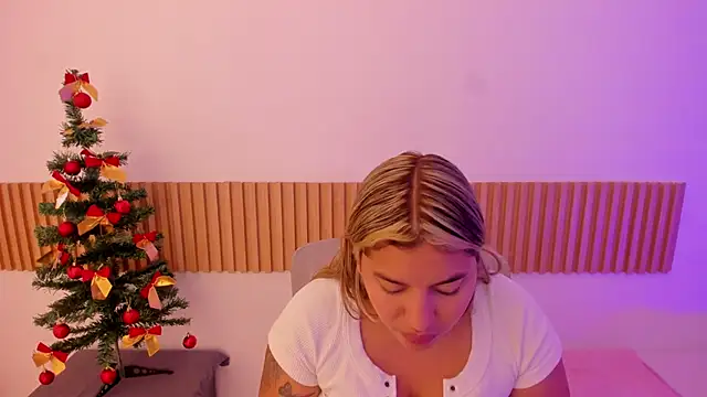 OliviaSweett online show from December 22, 2025, 6:41 pm