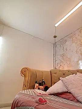 nathaliamiller online show from December 19, 2025, 7:49 pm