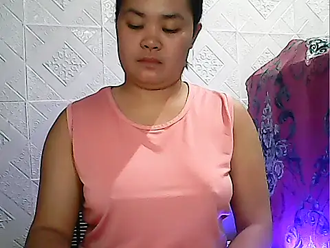 Snapshot of CreamyPussy4uxx chatting on April 2, 2026, 12:56 pm CreamyPussy4uxx online show from April 2, 2026, 12:56 pm