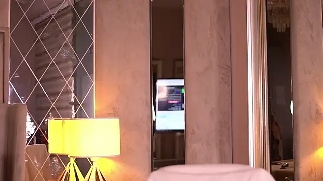 Snapshot of FrancescaDante chatting on February 10, 2026, 6:56 am FrancescaDante online show from February 10, 2026, 6:56 am