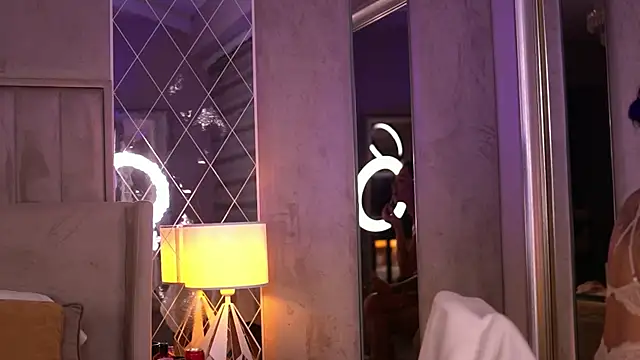 Snapshot of FrancescaDante chatting on February 7, 2026, 6:54 am FrancescaDante online show from February 7, 2026, 6:54 am