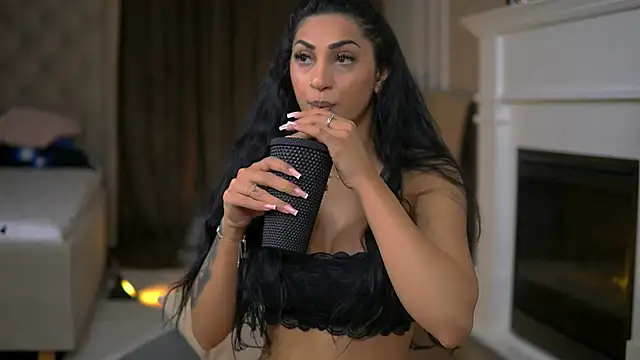 EmaHallee online show from February 8, 2026, 6:00 am