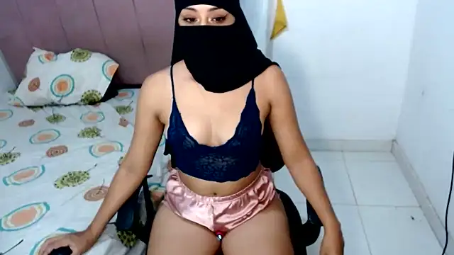 Layla Noor online show from July 25, 2026, 5:04 am
