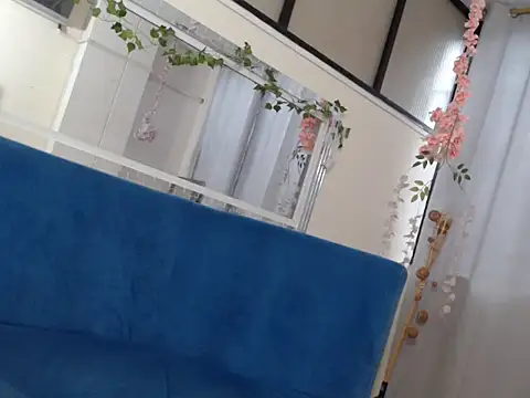 Anniie miller  online show from November 21, 2025, 7:35 pm