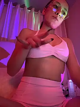 Ellie lowell online show from April 7, 2026, 4:14 am