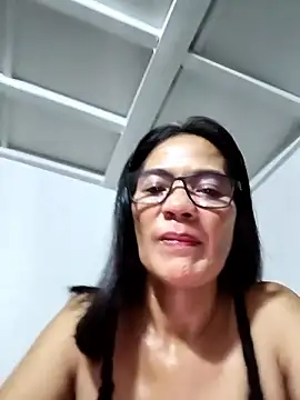 Snapshot of ImYourWoman_55 chatting on May 15, 2026, 9:24 pm ImYourWoman 55 online show from May 15, 2026, 9:24 pm