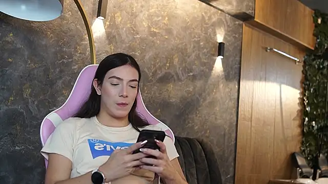 Ariaa Isabell online show from January 5, 2026, 6:33 pm