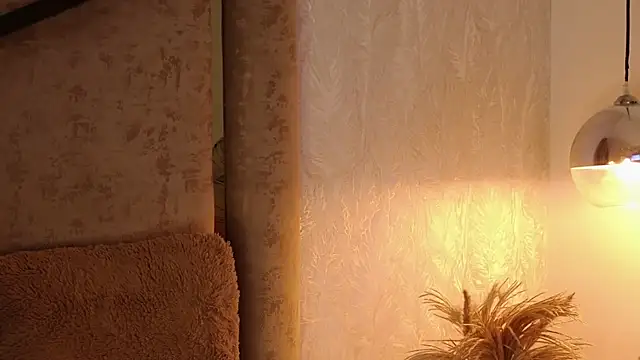 scarlethlux online show from June 29, 2026, 5:58 am