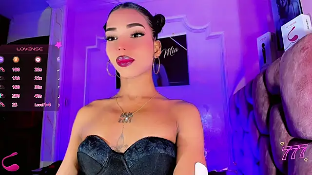 Snapshot of LADY-HOT-SEXY- chatting on July 18, 2026, 6:11 am LADY-HOT-SEXY- online show from July 18, 2026, 6:11 am